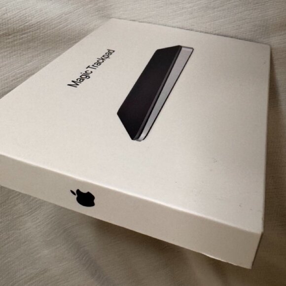 Magic Trackpad (USB‑C) - Black Multi-Touch Surface - Picture 2 of 5